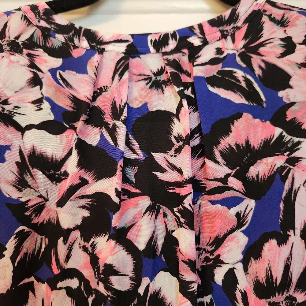 J. Crew Women's Blouse, 100% Silk, Pink & Blue Floral Cap Sleeve V-neck Sz 0 EUC